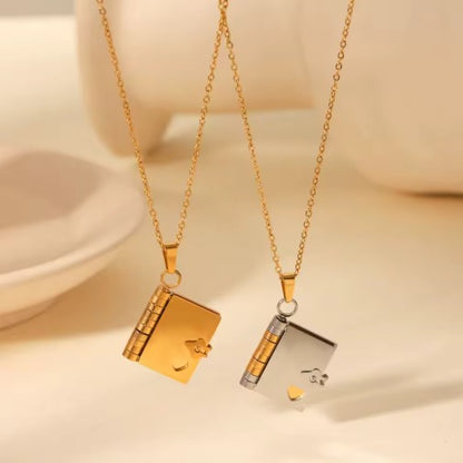 “Libro de Recuerdos” – Collar Personalizado + Box de Regalo